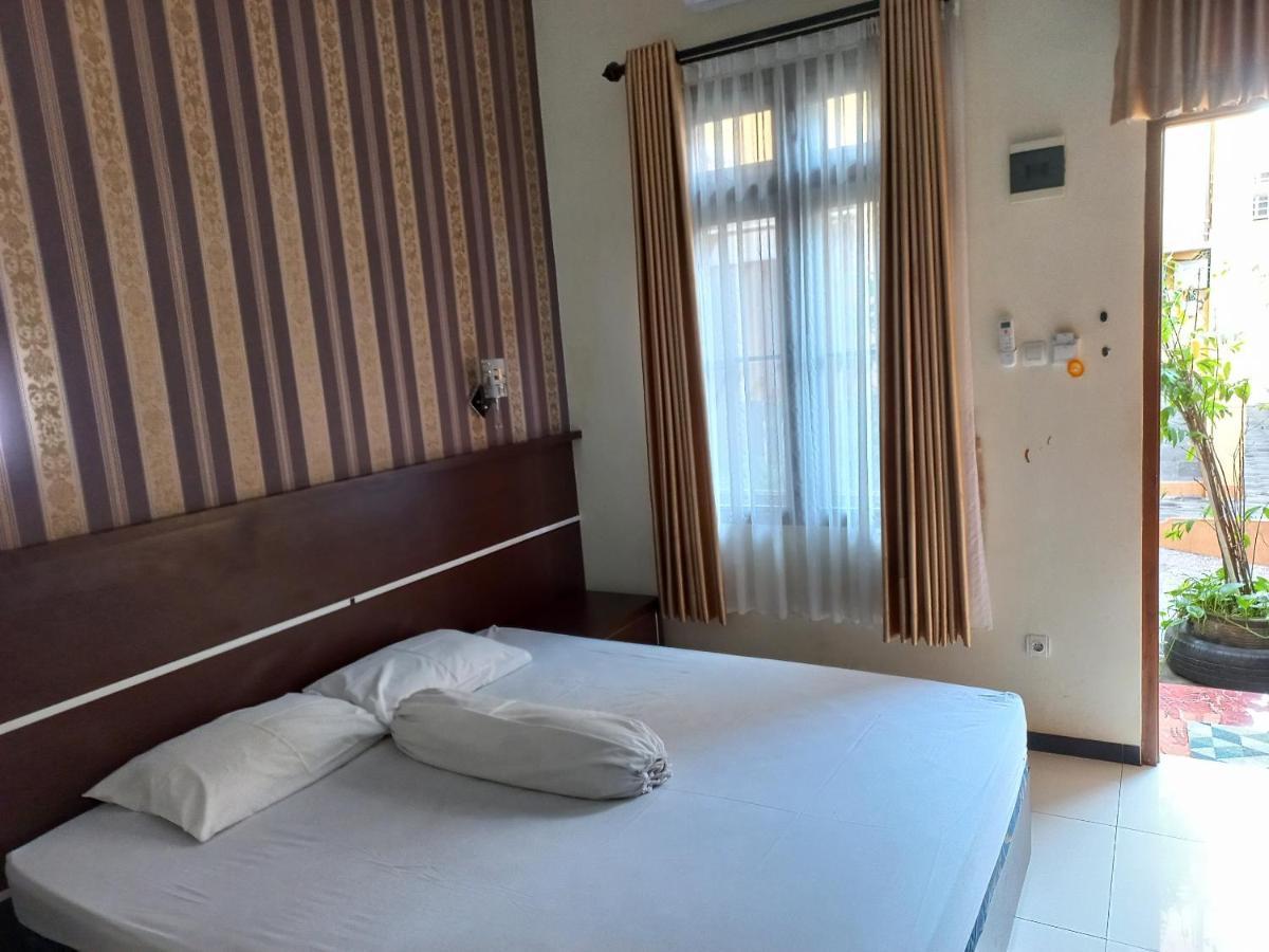 Riki Guesthouse Syari'Ah Джепара Екстериор снимка