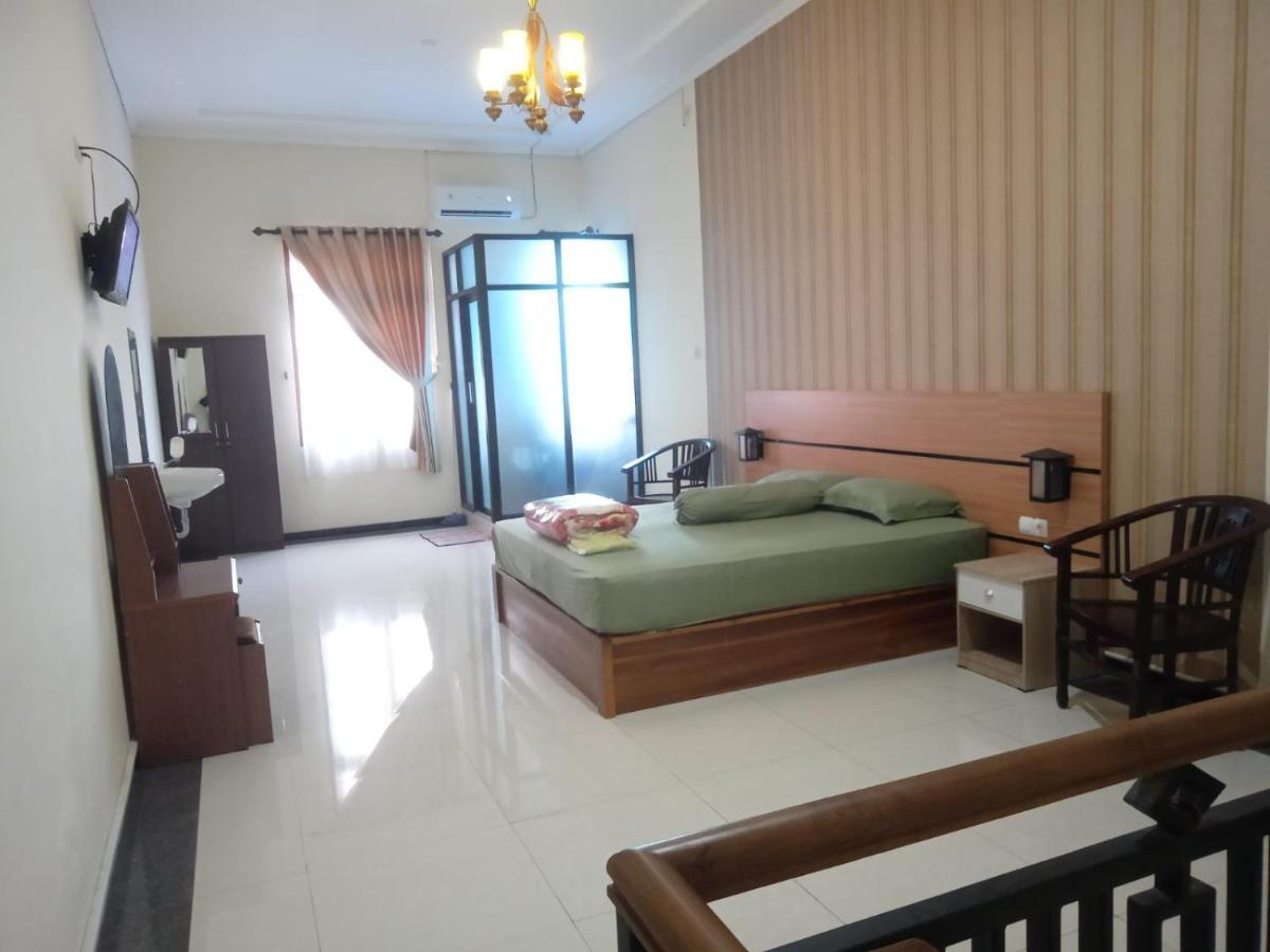 Riki Guesthouse Syari'Ah Джепара Екстериор снимка