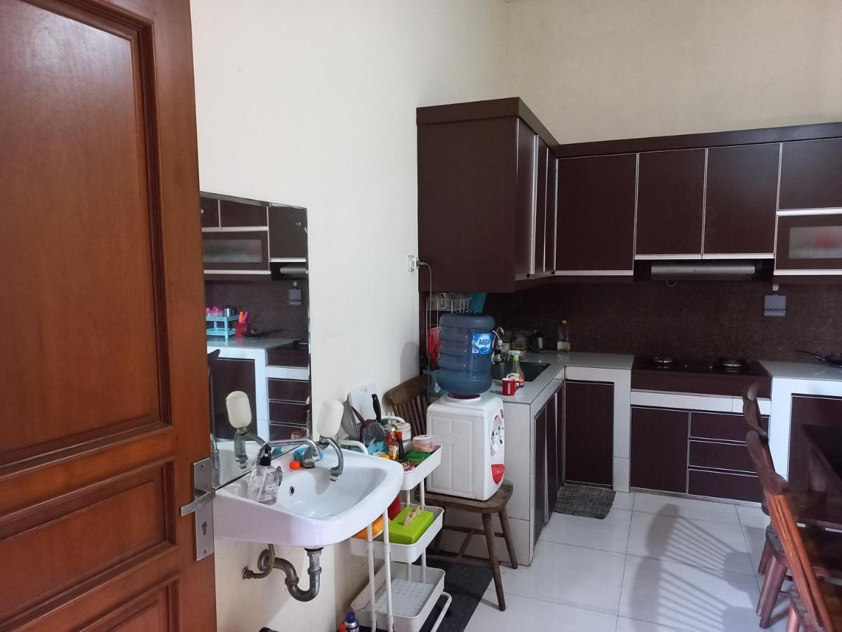 Riki Guesthouse Syari'Ah Джепара Екстериор снимка