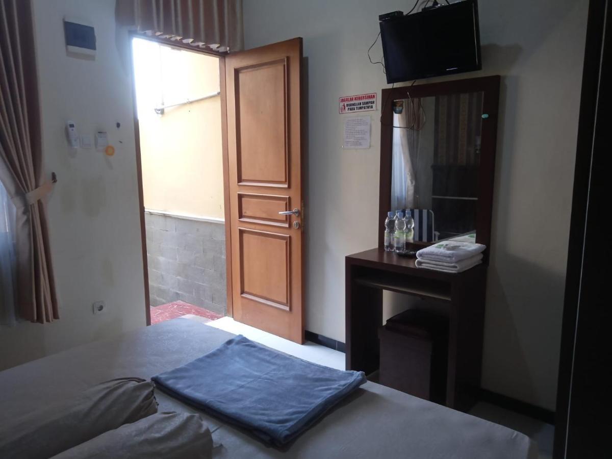 Riki Guesthouse Syari'Ah Джепара Екстериор снимка